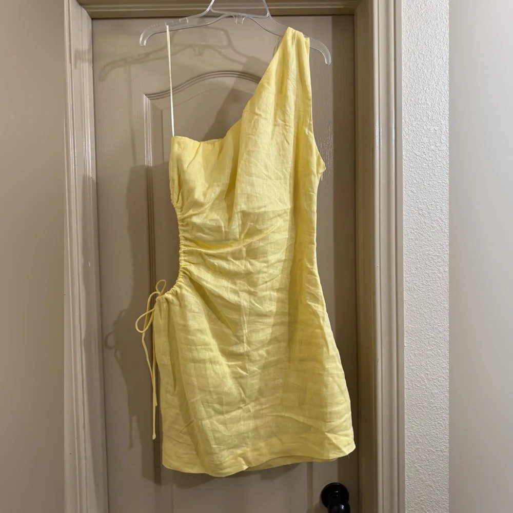 NWT Yellow One-Shoulder Dress - Picture 4 of 9